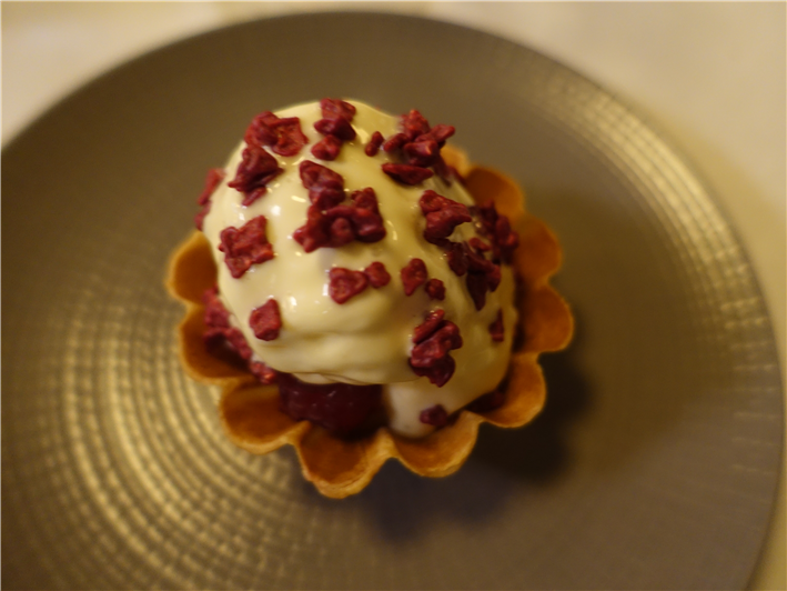 raspberry and passion fruit curd tartlet